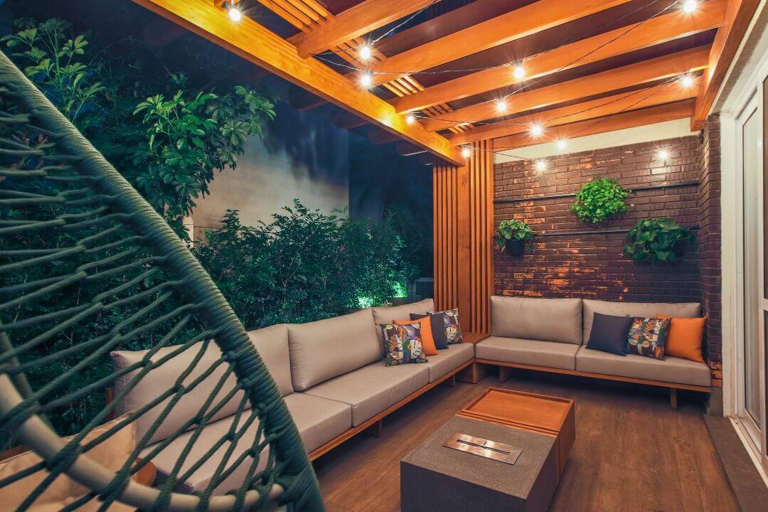 Spa com lareira ecológica Somer Round em base de pedra.